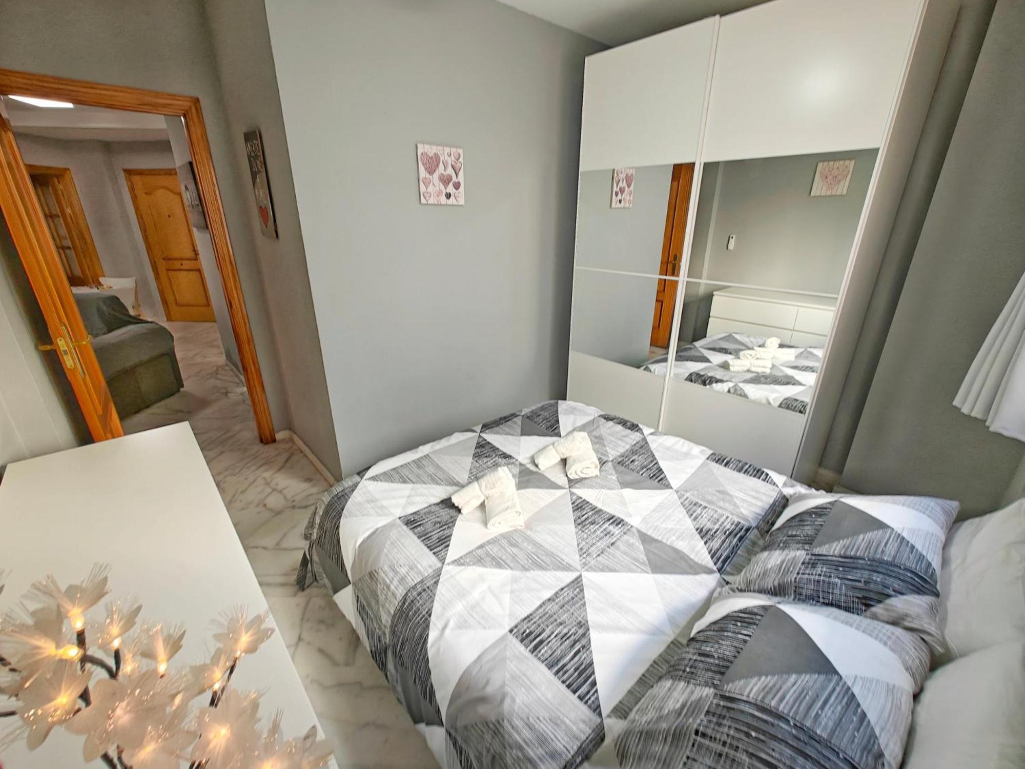 Moderno Piso Centrico 3 Habitaciones Junto Al Mar Y Parking Estepona Extérieur photo