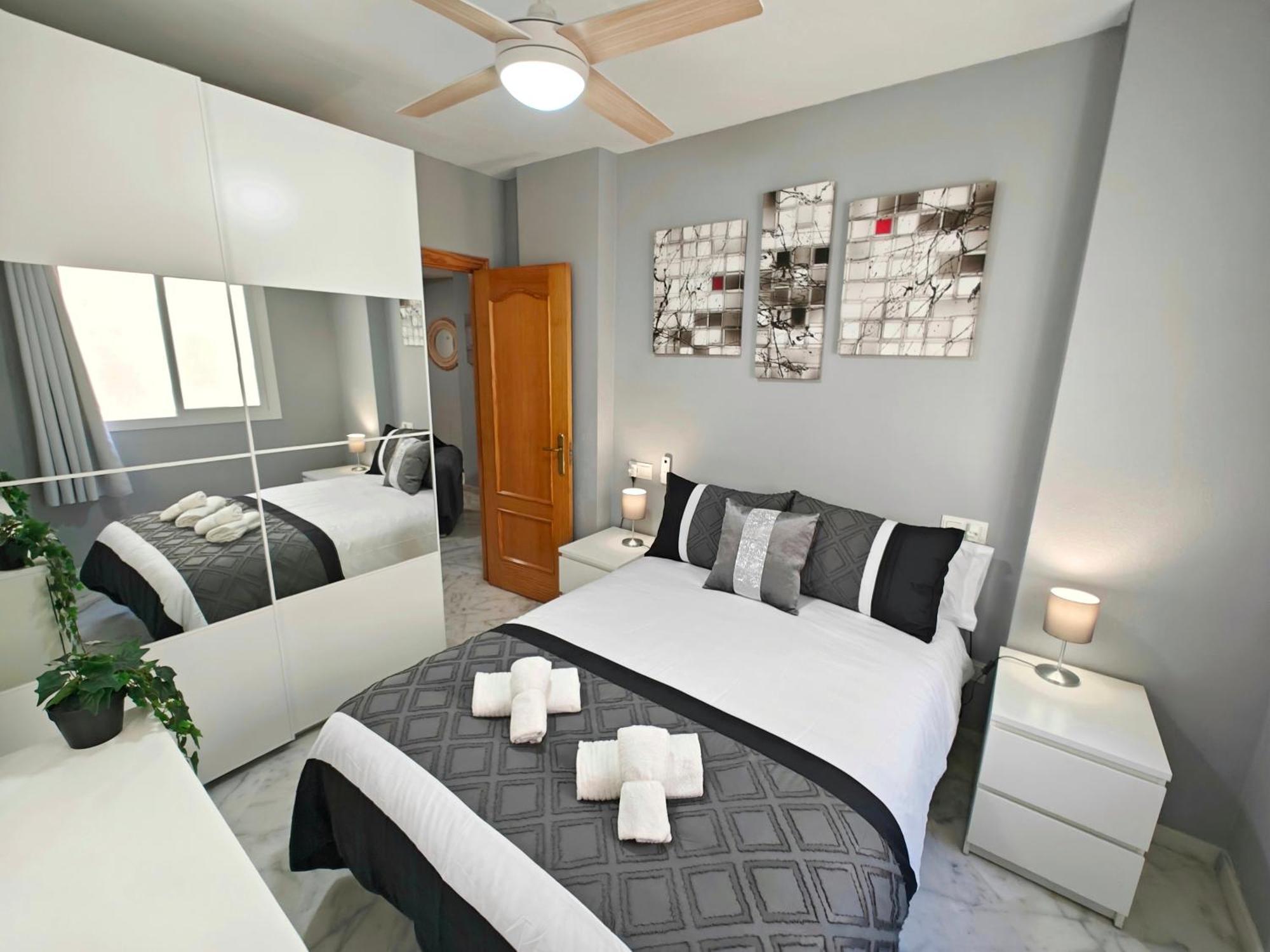 Moderno Piso Centrico 3 Habitaciones Junto Al Mar Y Parking Estepona Extérieur photo
